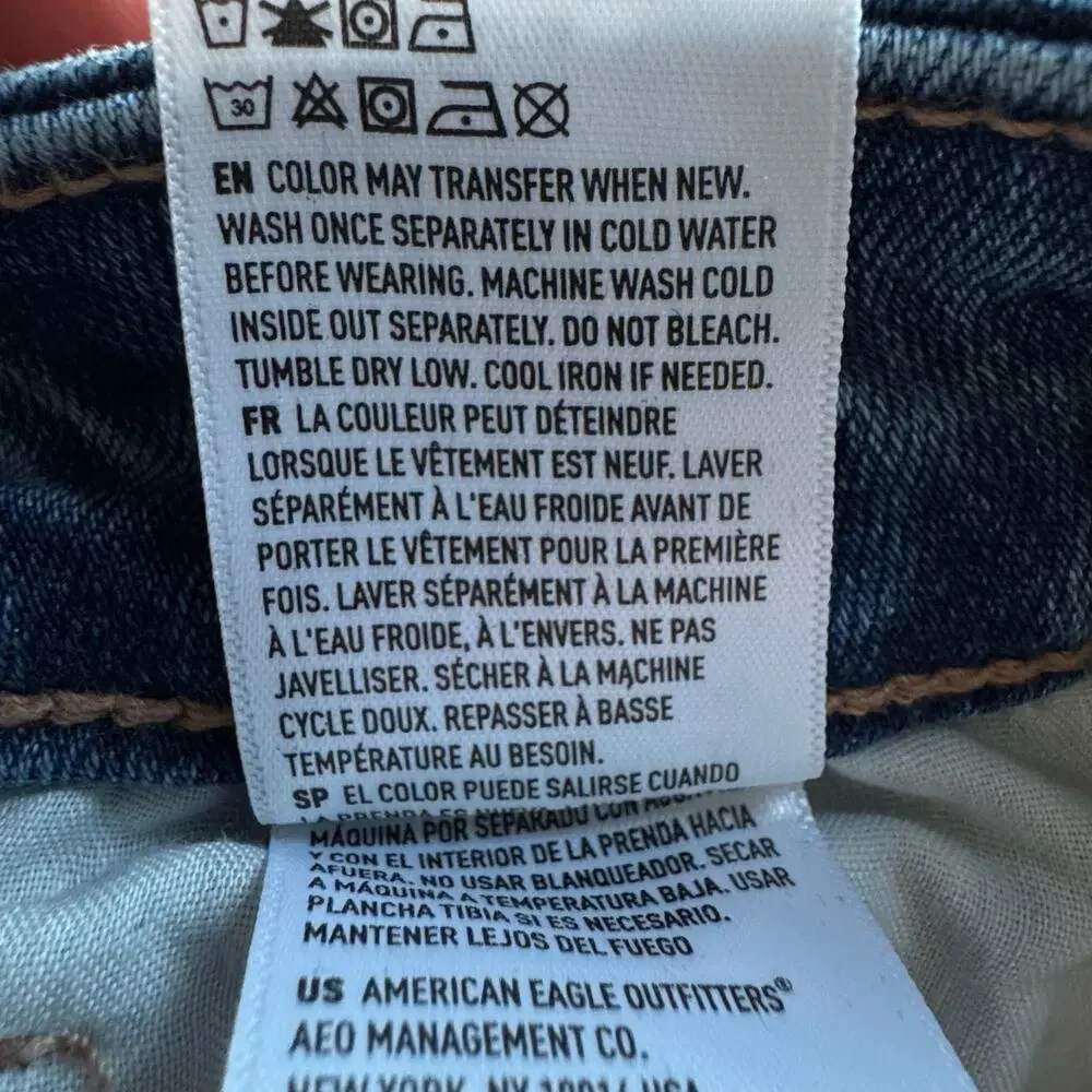 NWT AMERICAN EAGLE  Strigid Curvy Mom Jeans - Picture 9 of 10